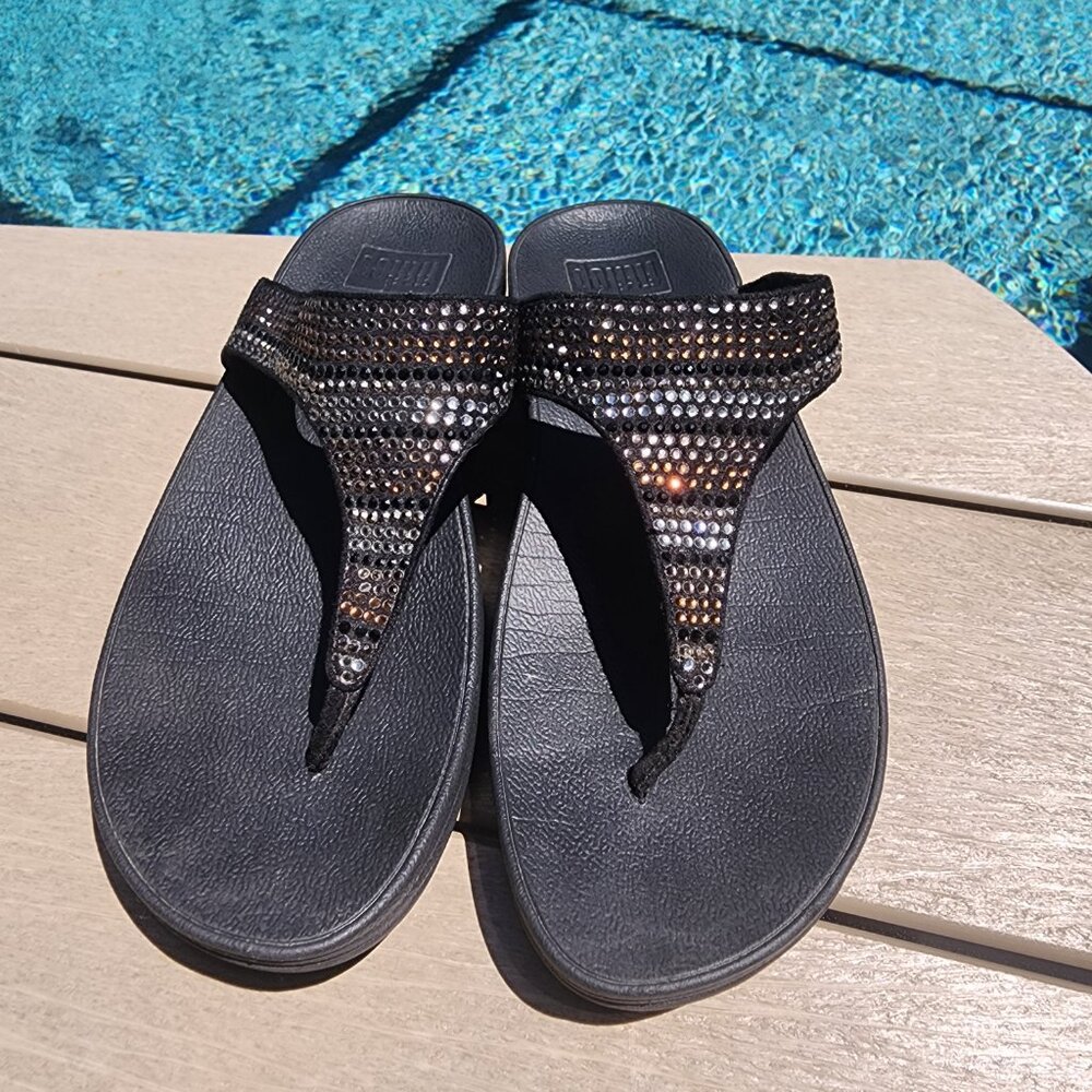FitFlop Strobe Luxe Toe-Thong Sandals, size 8, style L93-001